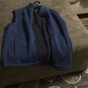 XS Vineyard Vines 100% polyester vest.